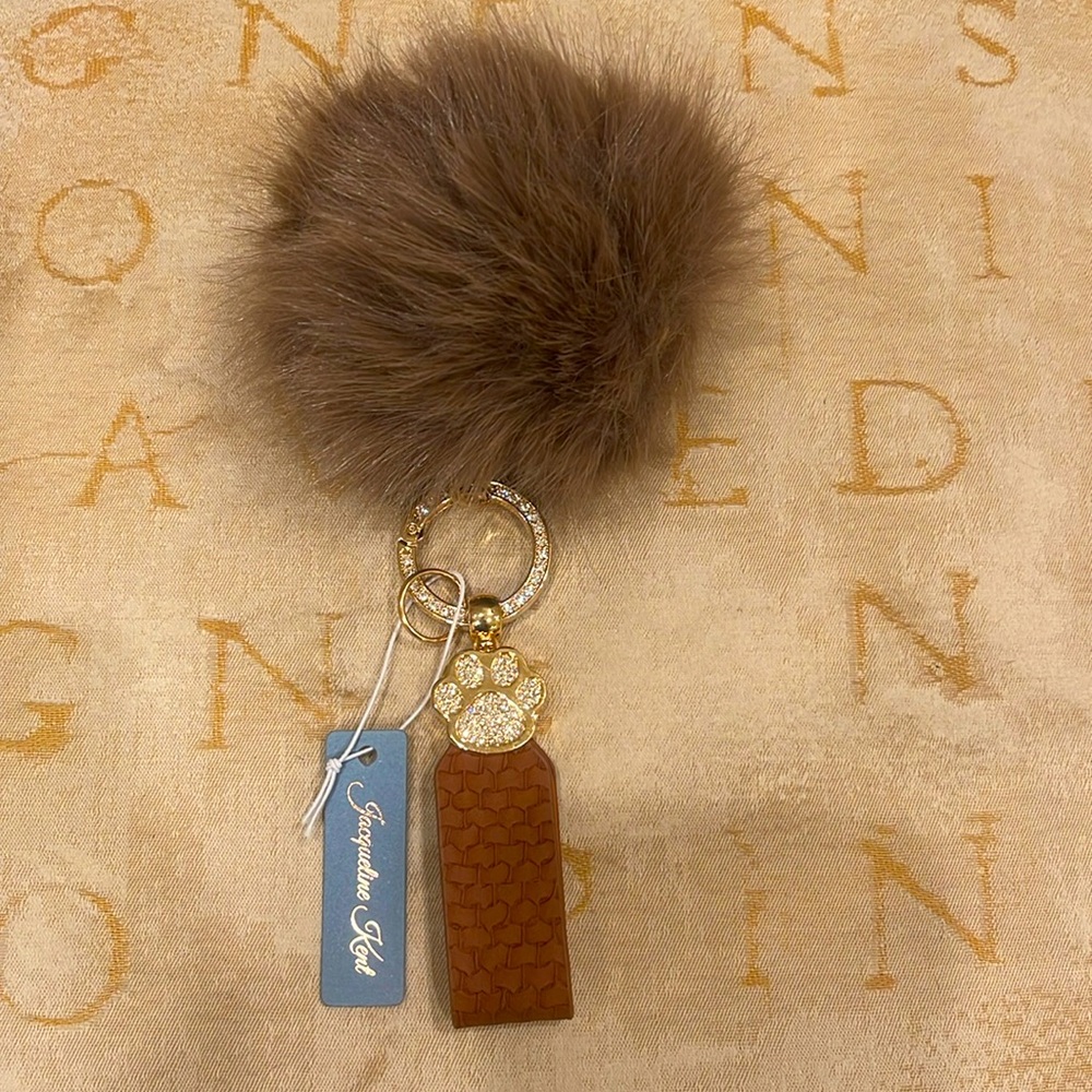 Designer FAUX FUR FANTASY -
PENDANT KEYCHAIN BROWN